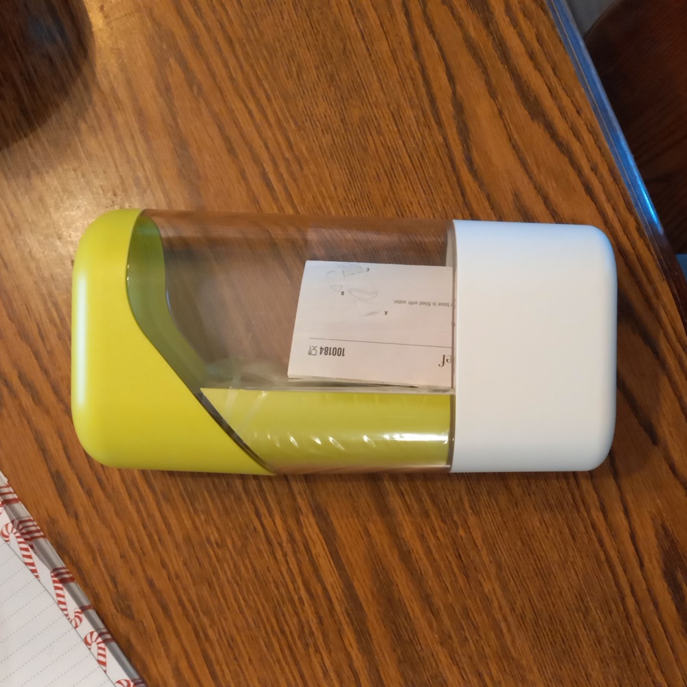 Pampered Chef Herb Keeper